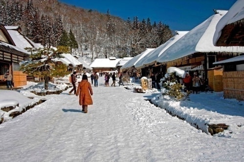 雪の大内宿