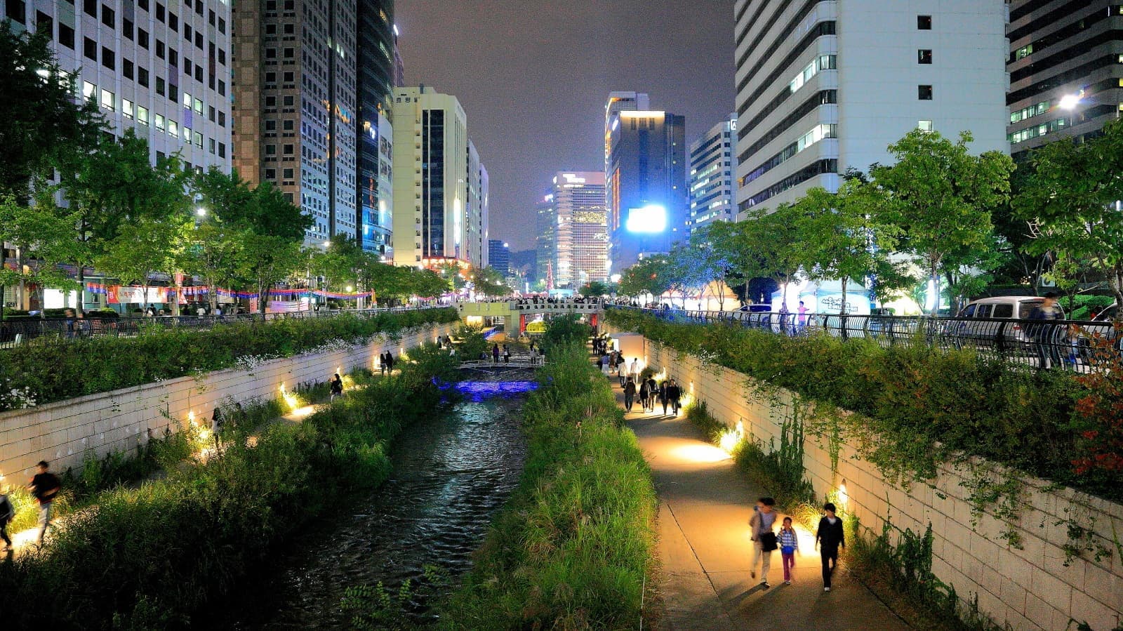 ソウル清渓川の夜景